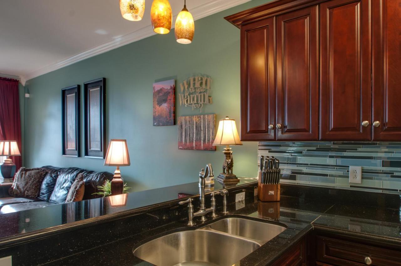 Vacation Home 5 Mins To Down Town 2 Bedrooms 2 Baths Garden Area Hot Tub Nashville Extérieur photo