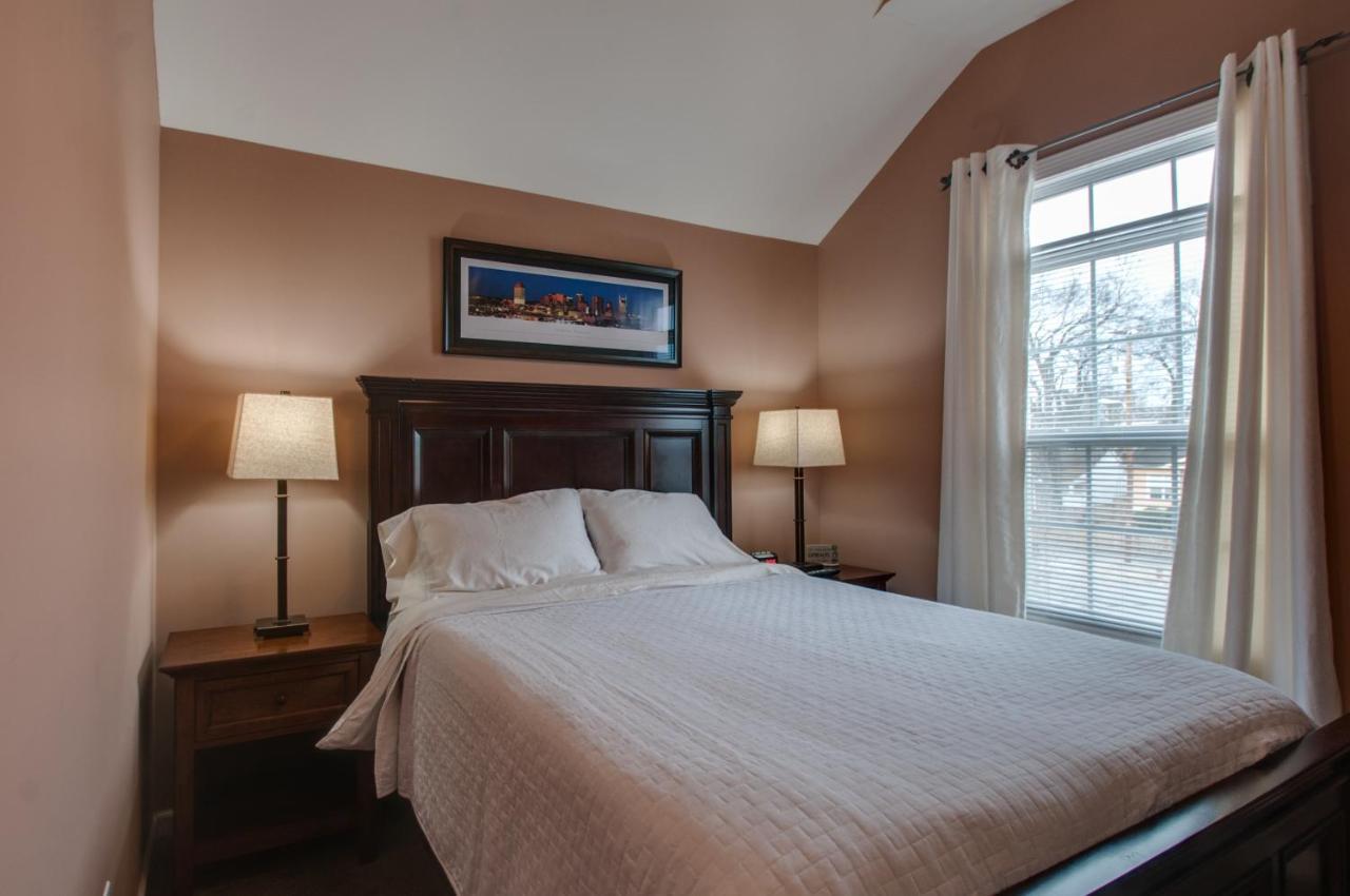 Vacation Home 5 Mins To Down Town 2 Bedrooms 2 Baths Garden Area Hot Tub Nashville Extérieur photo